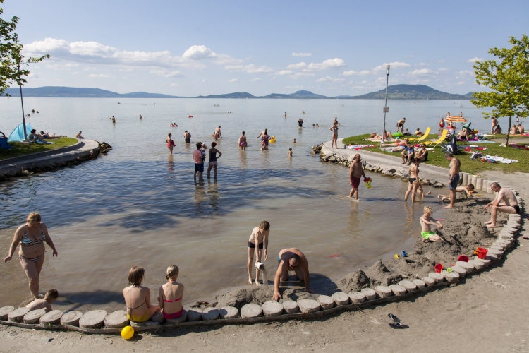 Valamennyi balatoni strandon kiváló vagy jó a vízminőség