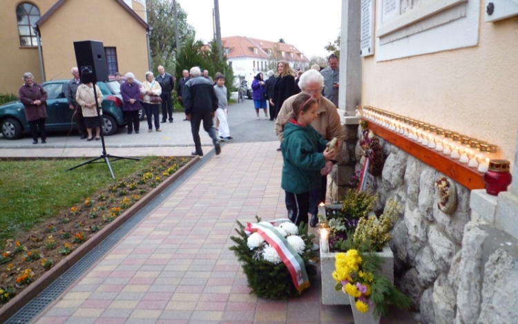 A halottakra emlékeztek Kaposszekcsőn