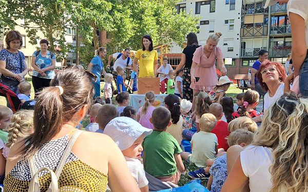 Hamupipőke előadás a Papírszínházban