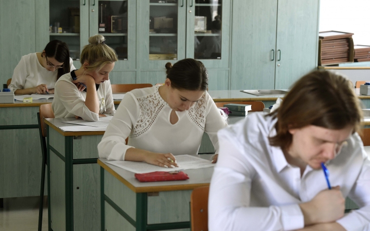 Barátságkutatás, József Attila és Szabó Lőrinc művei a középszintű feladatok között